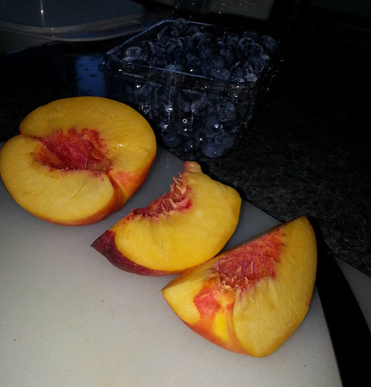 Nectarines — photo: terri_bateman, CC0, via Wikimedia Commons